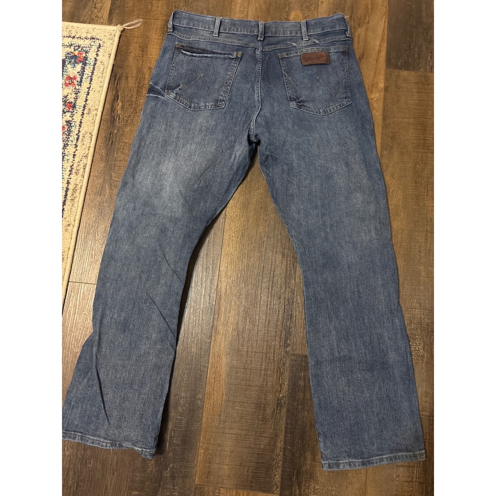 Wrangler Retro Slim Boot Jeans Mens 34x32 Medium Wash Blue Denim 1077MWZCL - Picture 5 of 5
